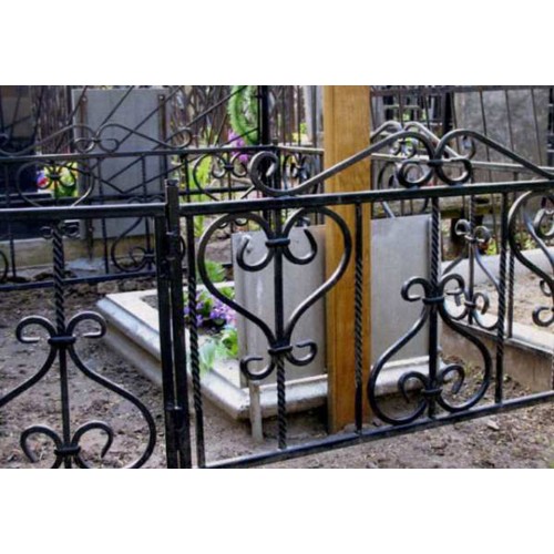 Кованые ограды на кладбище от авторской кузнечной мастерской